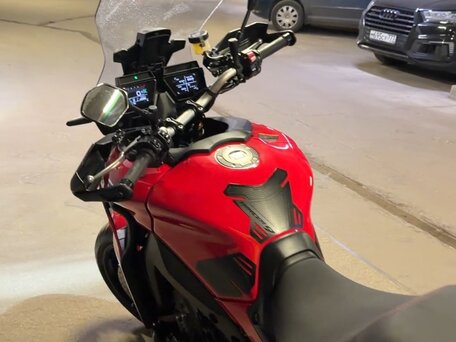 2022 Yamaha MT-09 Tracer (FJ-09), красный, 1199000 рублей, вид 3