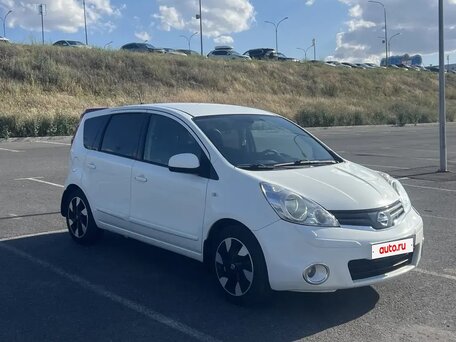 2012 Nissan Note I Рестайлинг, белый, 950000 рублей, вид 3