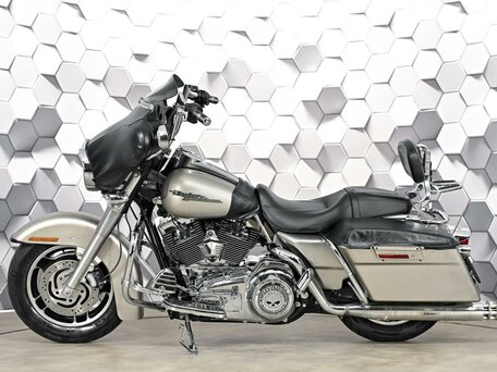 2006 Harley-Davidson Street Glide, серебристый, 949000 рублей, вид 4