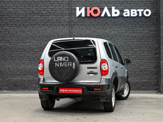 2017 Chevrolet Niva I Рестайлинг, серебристый, 750000 рублей, вид 4