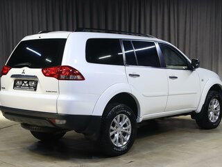 2015 Mitsubishi Pajero Sport II Рестайлинг, белый, 1699000 рублей, вид 2