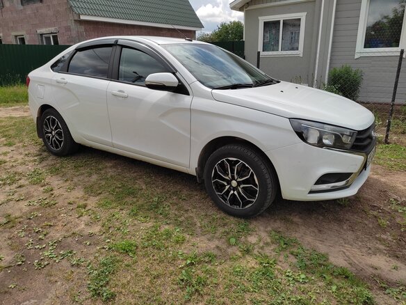 2017 Lada (ВАЗ) Vesta I, белый - вид 1