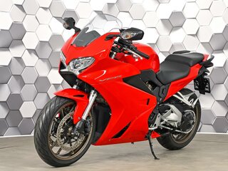 2020 Honda VFR 800, красный, 1199000 рублей, вид 2