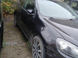 2010 Volkswagen Golf VI, чёрный, 403400 рублей, вид 3