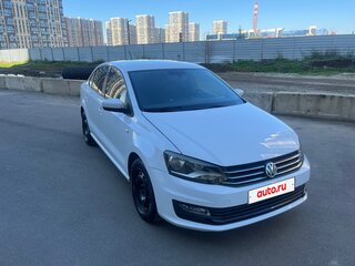 2015 Volkswagen Polo V Рестайлинг, белый, 800000 рублей, вид 2
