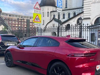 2019 Jaguar I-Pace I, красный, 3800000 рублей, вид 4