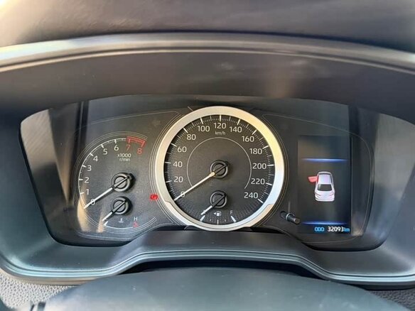 2022 Toyota Corolla XII (E210) Рестайлинг, белый, 1500000 рублей - вид 12