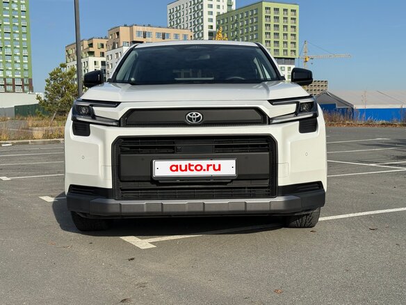 2026 Toyota RAV4 VI (XA60), белый, 4500000 рублей - вид 2