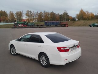 2013 Toyota Camry VII (XV50), белый, 1750000 рублей, вид 4