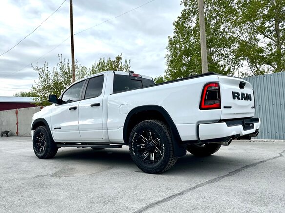2024 Ram 1500 Quad Cab eTorque V, белый, 5250000 рублей - вид 5