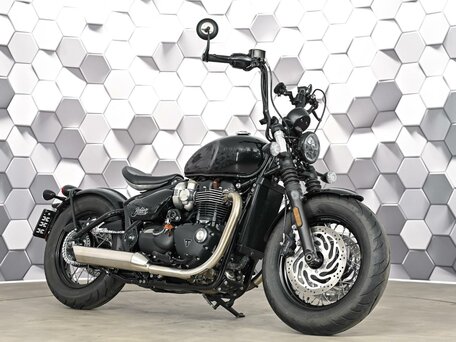 2024 Triumph Bonneville Bobber, фиолетовый, 1627000 рублей, вид 1
