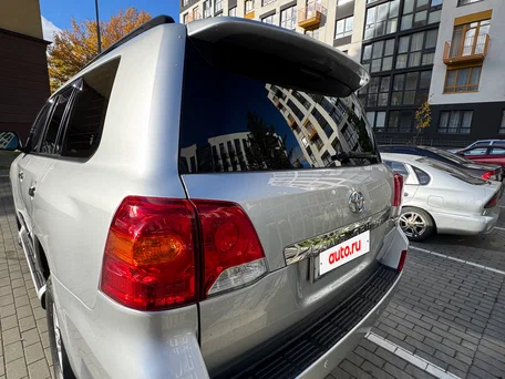 2014 Toyota Land Cruiser 200 Series Рестайлинг 1, серебристый, 5000000 рублей, вид 4