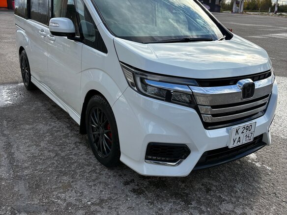 2020 Honda Stepwgn Spada V Рестайлинг, белый, 2350000 рублей - вид 1