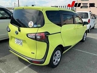 2023 Toyota Sienta III, зелёный, 1450000 рублей, вид 3