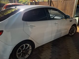 2013 Kia Rio III, белый, 800000 рублей, вид 2
