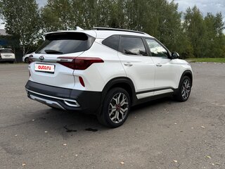2021 Kia Seltos I, белый, 1777000 рублей, вид 3
