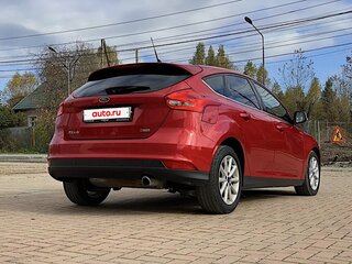 2017 Ford Focus III Рестайлинг, красный, 1080000 рублей, вид 5