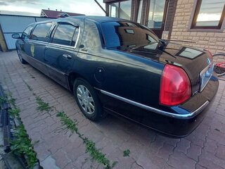 2004 Lincoln Town Car III Рестайлинг, чёрный, 648000 рублей, вид 3
