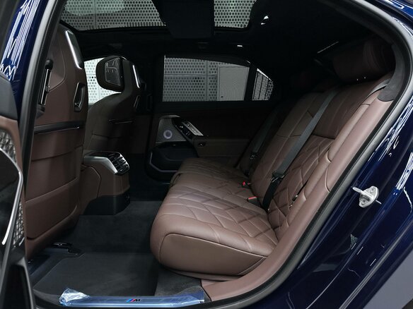 2026 BMW 7 серии 740 xDrive VII (G70) Рестайлинг, синий, 26500000 рублей - вид 31