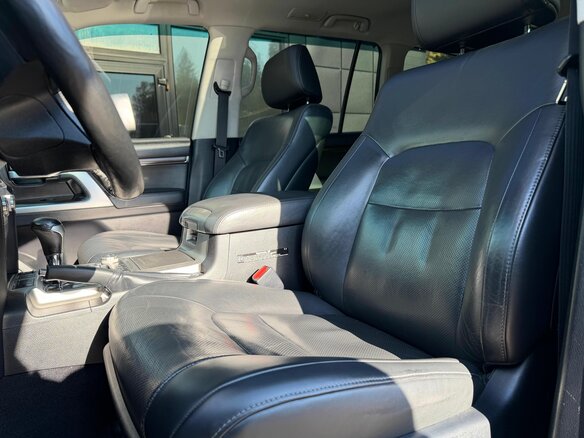 2015 Toyota Land Cruiser 200 Series Рестайлинг 2, чёрный, 4599000 рублей - вид 18