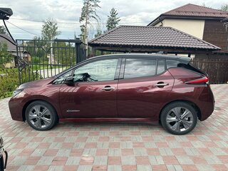 2021 Nissan Leaf II (ZE1), красный, 2080000 рублей, вид 5