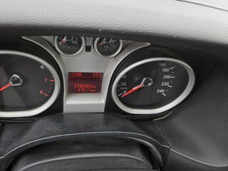 2011 Ford Focus II Рестайлинг, серый, 520000 рублей, вид 3