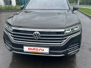 2019 Volkswagen Touareg III, коричневый, 4500000 рублей, вид 1