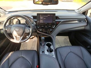 2022 Toyota Camry VIII (XV70) Рестайлинг, белый, 3560000 рублей, вид 5