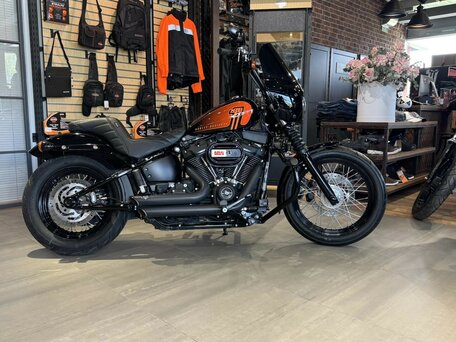 2021 Harley-Davidson Street Bob, чёрный, 1650000 рублей, вид 4