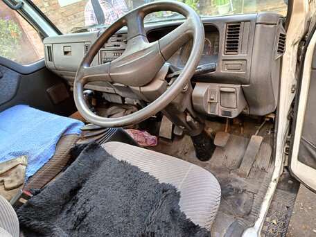 1998 Mazda Titan, белый, 850000 рублей, вид 1