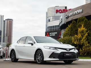 2021 Toyota Camry VIII (XV70) Рестайлинг, белый, 3168000 рублей, вид 2