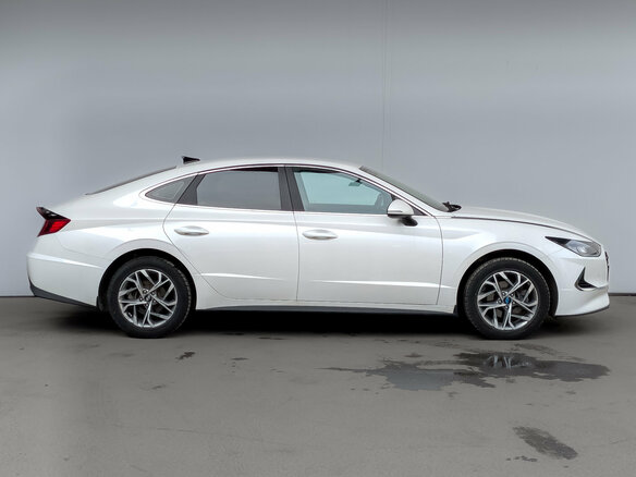 2020 Hyundai Sonata VIII (DN8), белый, 1875000 рублей - вид 3