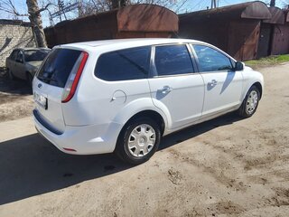 2011 Ford Focus II Рестайлинг, белый, 400000 рублей, вид 5
