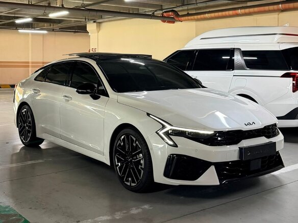 2023 Kia K5 III Рестайлинг, белый, 3130000 рублей