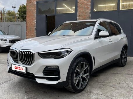2020 BMW X5 25d IV (G05/G18), белый, 4900000 рублей, вид 1