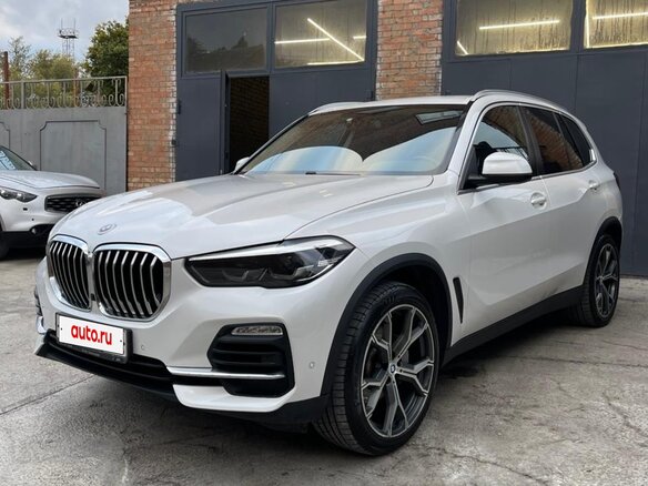 2020 BMW X5 25d IV (G05/G18), белый, 4900000 рублей