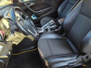 2013 Opel Astra GTC J Рестайлинг, жёлтый, 735000 рублей, вид 3
