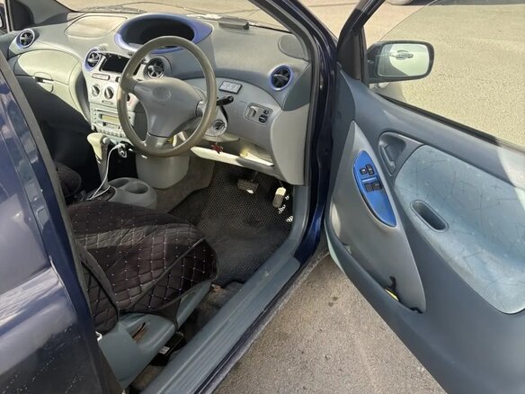 1999 Toyota Vitz I (P10), синий, 350000 рублей - вид 5