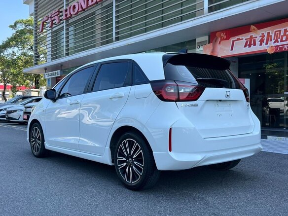 2023 Honda Fit IV Рестайлинг, белый, 1100000 рублей - вид 7