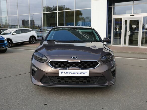 2019 Kia Ceed III, коричневый, 1683000 рублей - вид 2