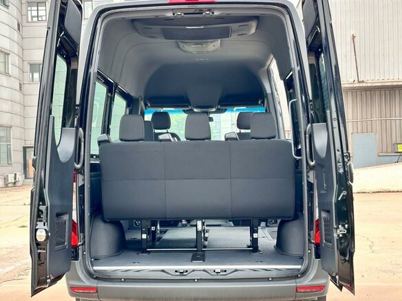 2026 Mercedes-Benz Sprinter, чёрный - вид 13