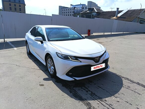 2019 Toyota Camry VIII (XV70), белый, 2150000 рублей - вид 2