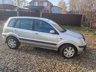 2008 Ford Fusion I Рестайлинг, серебристый, 290000 рублей, вид 1