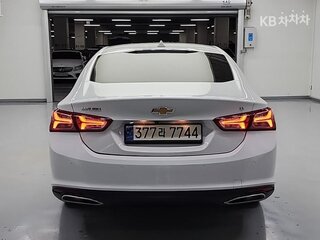 2022 Chevrolet Malibu IX Рестайлинг, белый, 1550000 рублей, вид 3