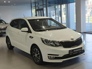2015 Kia Rio III Рестайлинг, белый, 989000 рублей, вид 3