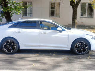 2021 Kia K5 III, белый, 1650000 рублей, вид 1