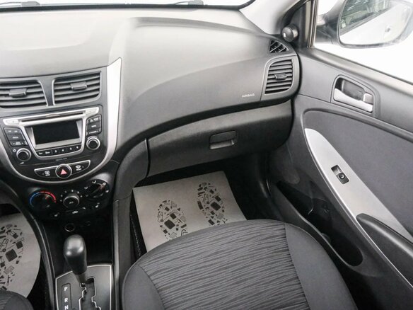 2014 Hyundai Solaris I Рестайлинг, серебристый, 1049000 рублей - вид 10