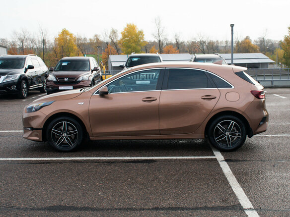 2021 Kia Ceed III Рестайлинг, коричневый, 1789000 рублей - вид 7
