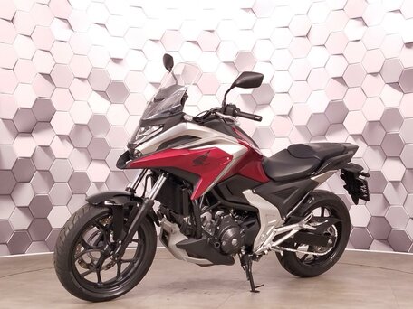 2024 Honda NC 750X, красный, 949000 рублей, вид 2