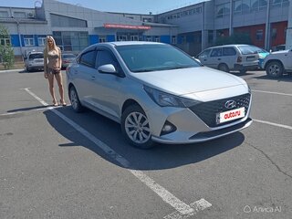 2021 Hyundai Solaris II Рестайлинг, серебристый, 1459000 рублей, вид 2